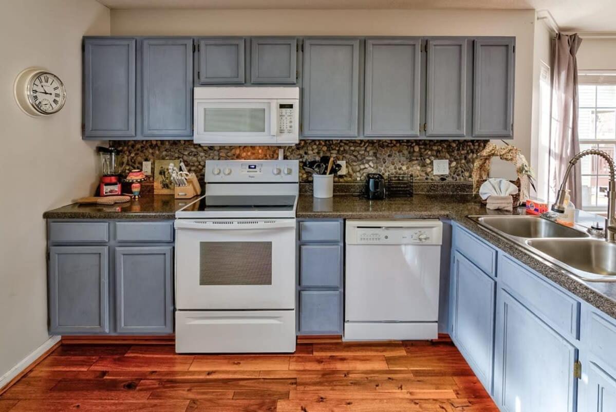 Near Sevier County Attractions! * Pigeon Forge