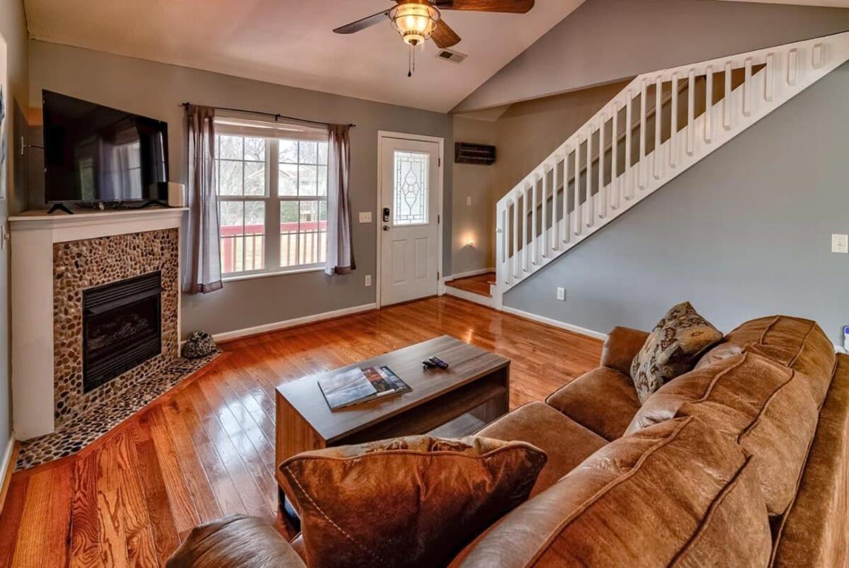 Near Sevier County Attractions! * Pigeon Forge